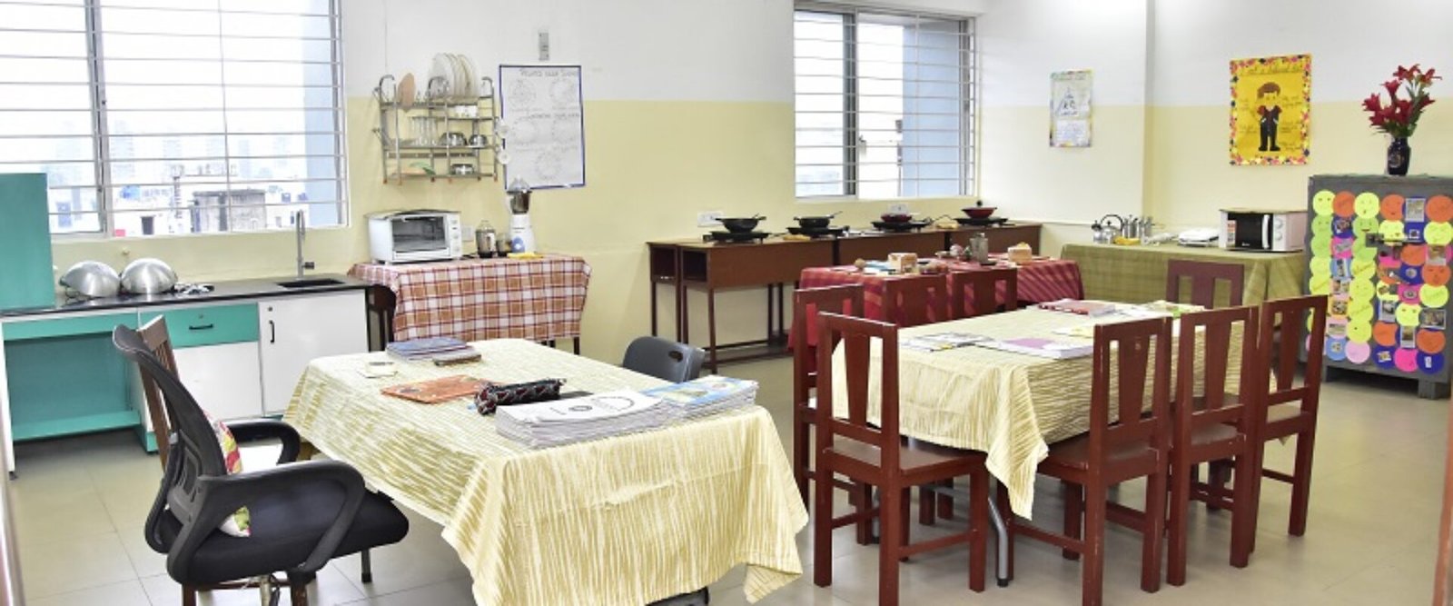 school in tollygunge