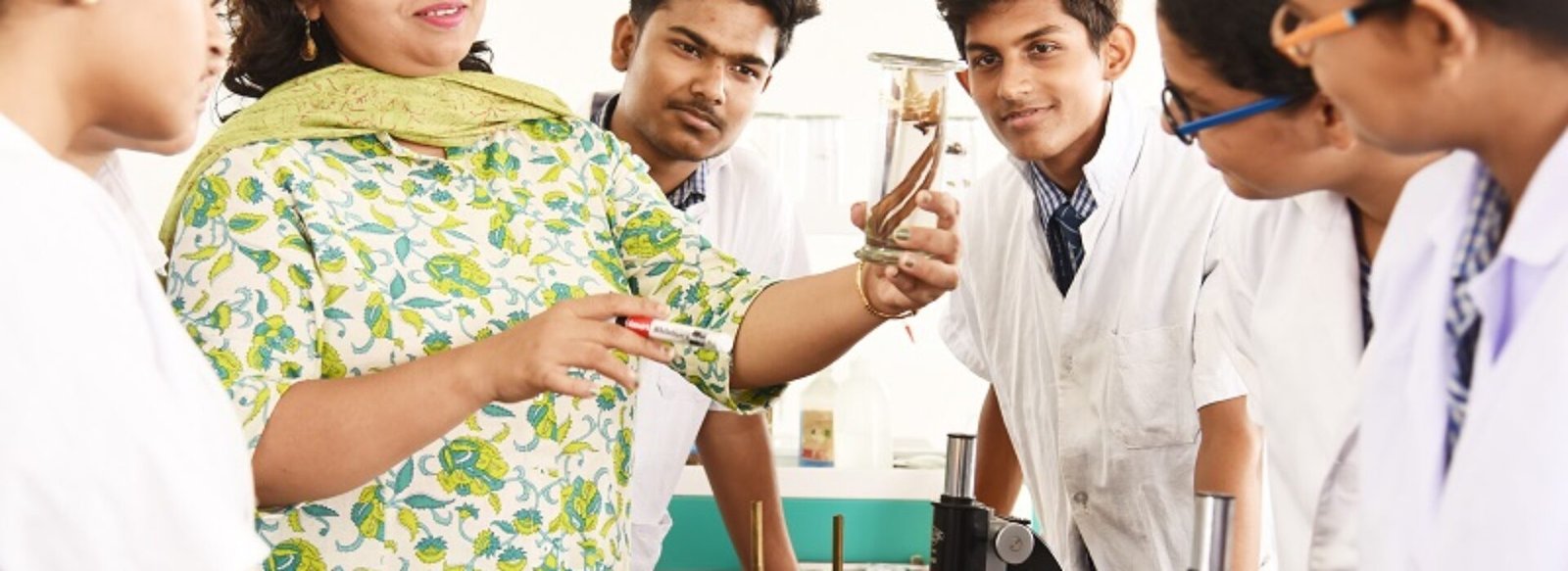 school in tollygunge